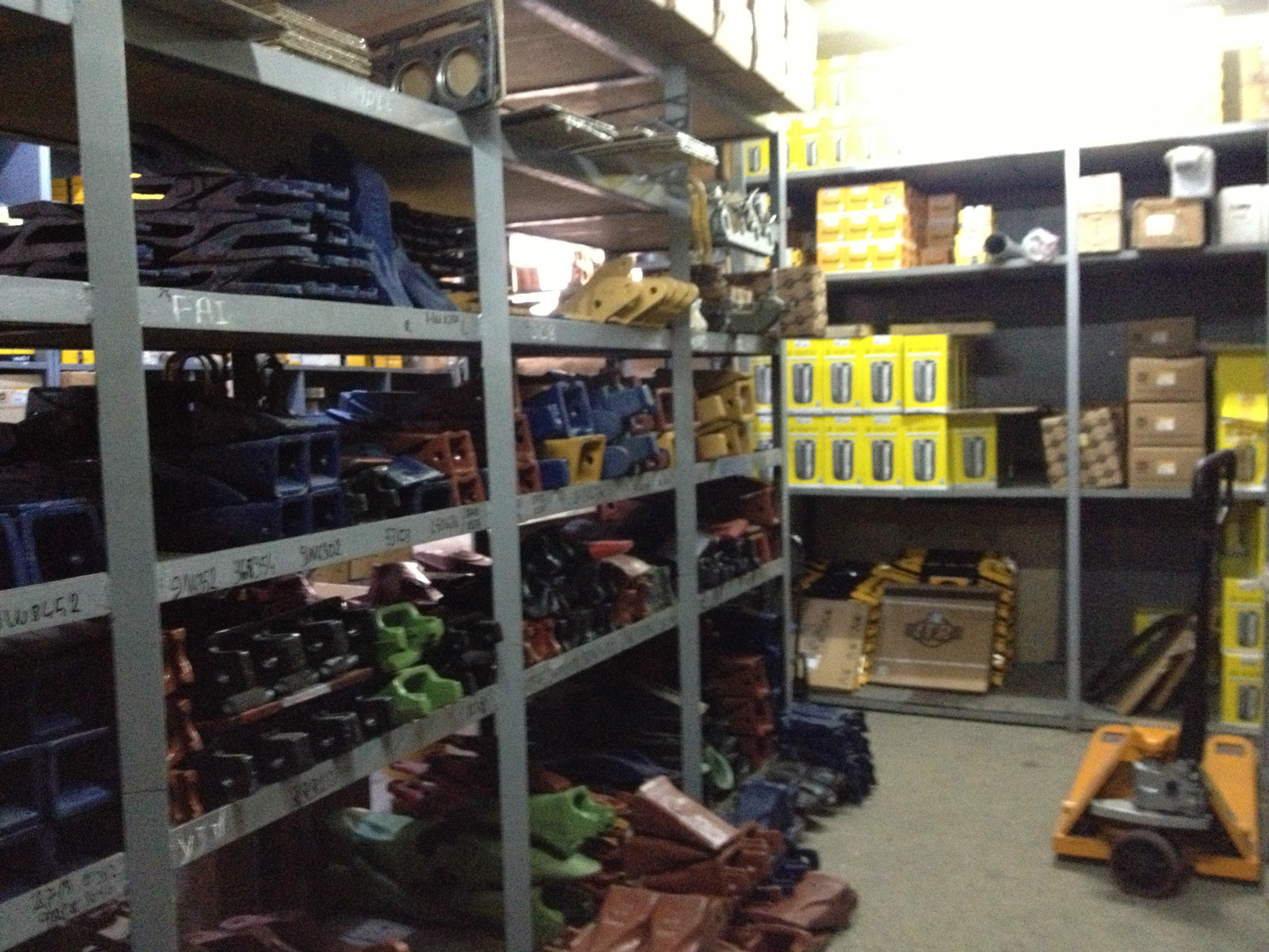 Caterpillar Tırnak ve Adaptörleri Stoklarımızda